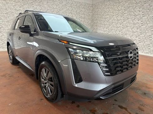 Used 2026 Nissan Pathfinder SV FWD image 9