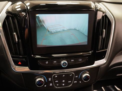 Used 2018 Chevrolet Traverse LT FWD image 21