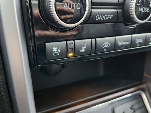 Used 2022 Subaru Ascent Touring w/ Popular Package #2A image 7