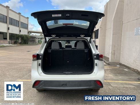 Used 2022 Toyota Highlander LE FWD image 6
