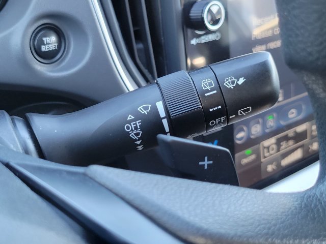 Used 2025 Subaru Crosstrek 2.5i Premium AWD/4WD image 18
