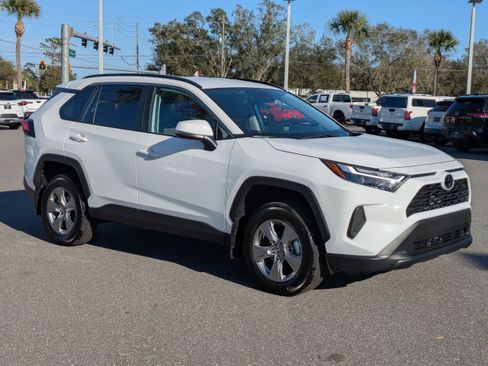 Used 2025 Toyota RAV4 XLE image 2