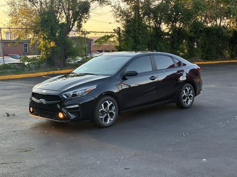 Used 2019 Kia Forte LXS FWD image 2