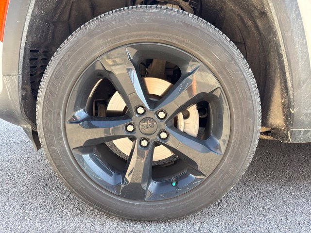 Used 2025 Jeep Grand Cherokee Altitude AWD/4WD image 9