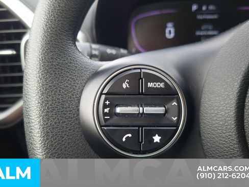 Used 2025 Kia Soul LX w/ LX Technology Package FWD image 12