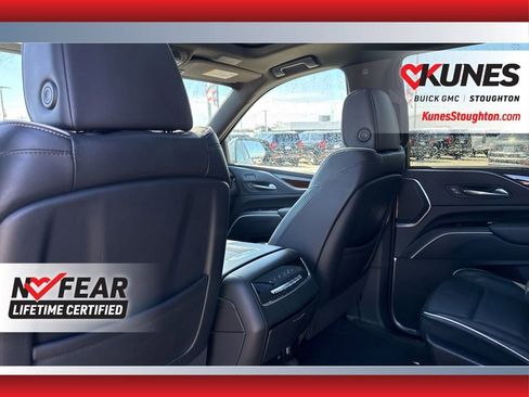 Used 2023 Cadillac Escalade Premium Luxury AWD/4WD image 44