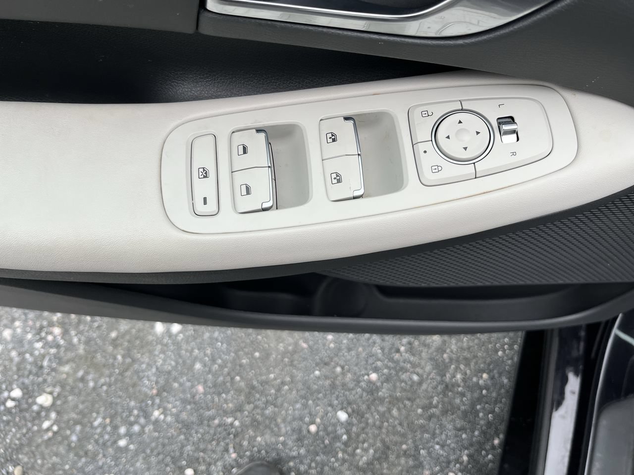 Used 2023 Hyundai Sonata SEL w/ Convenience Package FWD image 4