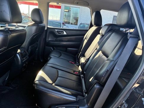 Used 2019 Nissan Pathfinder SL AWD/4WD image 4
