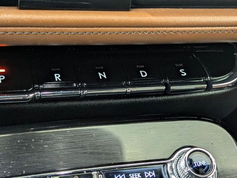 Used 2022 Lincoln Nautilus Reserve w/ Luxury Package image 28