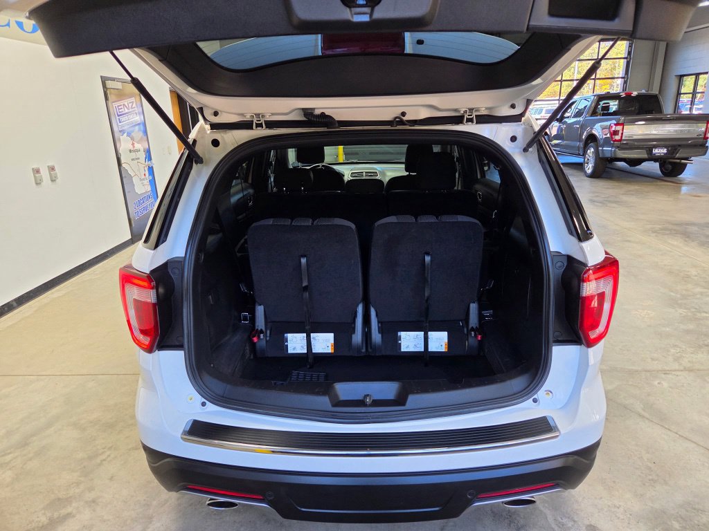 Used 2018 Ford Explorer XLT w/ XLT Technology Feature Bundle AWD/4WD image 8