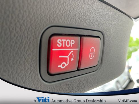 Used 2024 Mercedes-Benz GLC 300 4MATIC image 25