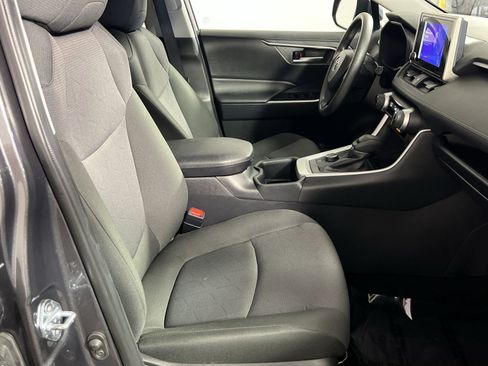 Used 2025 Toyota RAV4 XLE AWD/4WD image 28
