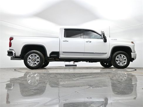 Used 2024 Chevrolet Silverado 2500 High Country w/ High Country Premium Package image 33