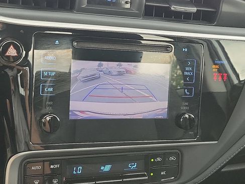 Used 2018 Toyota Corolla SE FWD image 15