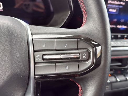 Used 2023 Chevrolet Colorado Z71 w/ Z71 Convenience Package 2 image 12