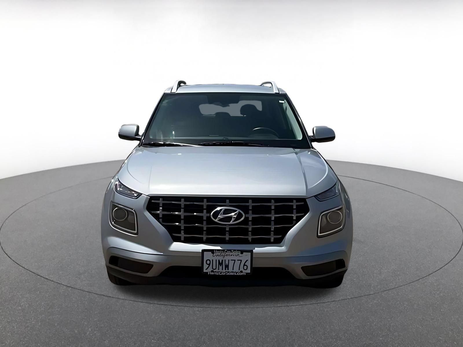 Used 2025 Hyundai Venue SEL FWD image 4