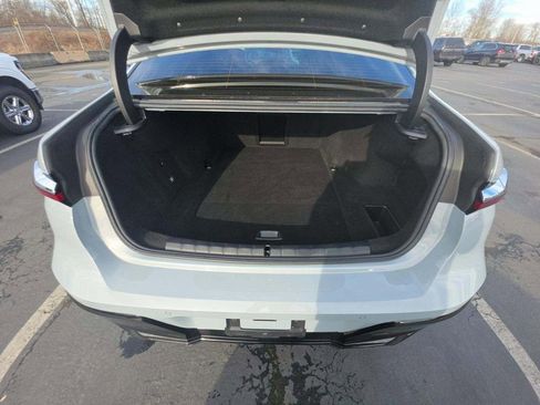 Used 2024 BMW i7 xDrive60 image 5