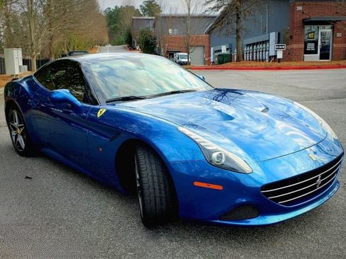 Used 2015 Ferrari California T image 2