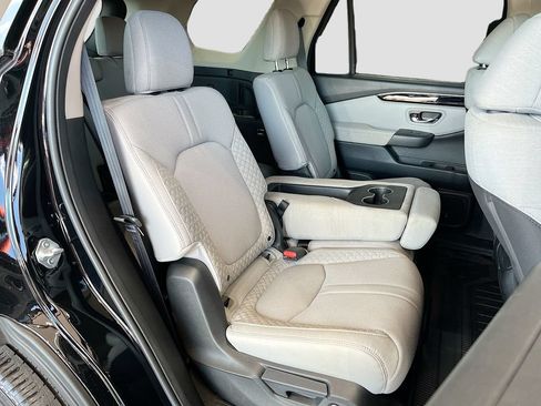 Used 2023 Honda Pilot LX image 25