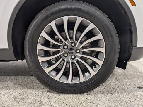 Used 2021 Lincoln Aviator Reserve w/ Elements Package Plus image 12