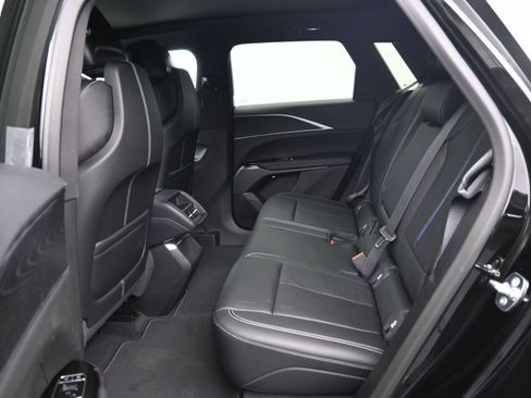 New 2025 Cadillac Lyriq Sport image 9