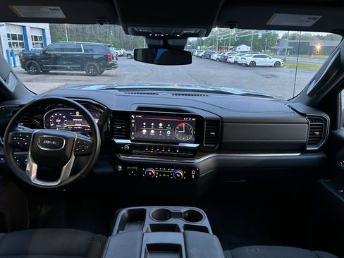 Used 2024 GMC Sierra 1500 Elevation w/ LPO, Elevation Black Package AWD/4WD image 10