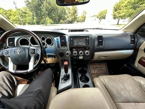 Used 2016 Toyota Sequoia Platinum RWD image 18