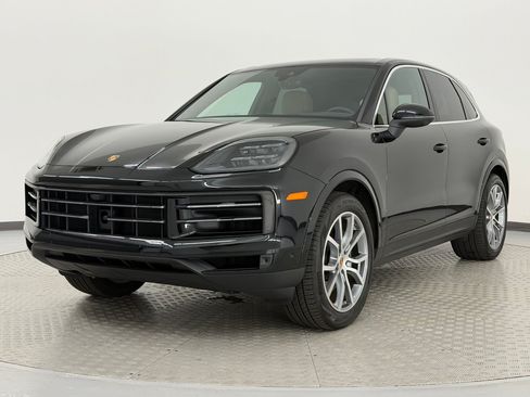Certified 2025 Porsche Cayenne AWD/4WD image 1