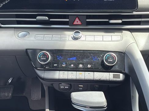 Used 2024 Hyundai Elantra SEL FWD image 21