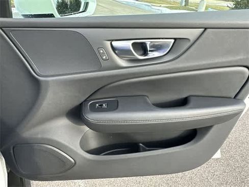 Used 2025 Volvo V60 B5 Cross Country Plus image 23