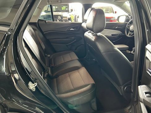 Used 2025 Chevrolet Trax LT w/ Driver Confidence Package FWD image 37