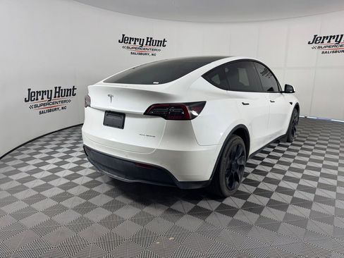 Used 2022 Tesla Model Y Long Range image 7