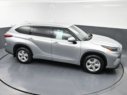 Used 2021 Toyota Highlander L image 51