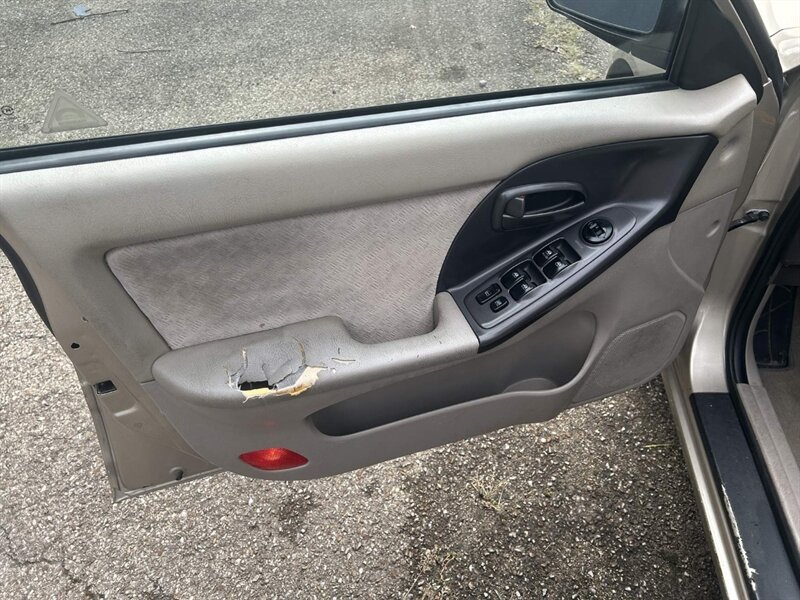 Used 2005 Hyundai Elantra GLS FWD image 32