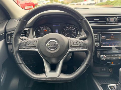 Used 2022 Nissan Rogue Sport SV image 12