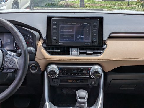 Used 2021 Toyota RAV4 XLE w/ Convenience Package FWD image 20
