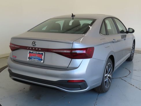 New 2026 Volkswagen Jetta SE FWD image 3