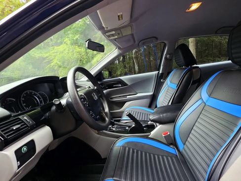 Used 2017 Honda Accord LX image 10