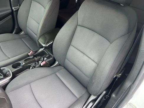 Used 2018 Chevrolet Cruze LS image 19