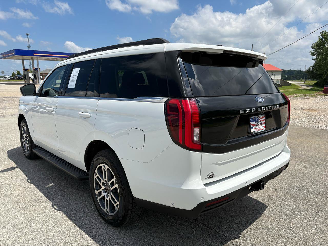 Used 2025 Ford Expedition Active AWD/4WD image 5