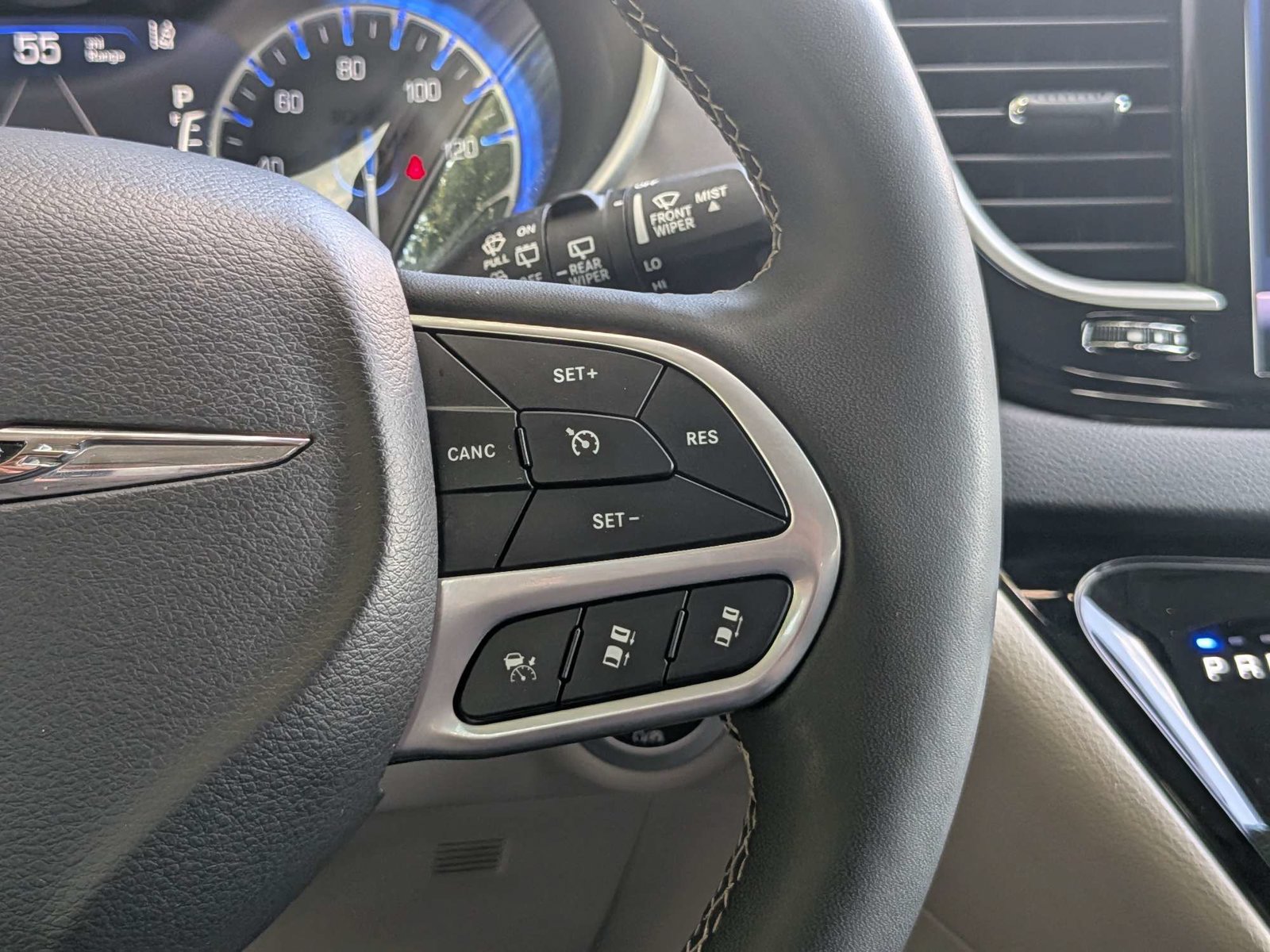 Used 2024 Chrysler Pacifica Touring-L FWD image 26
