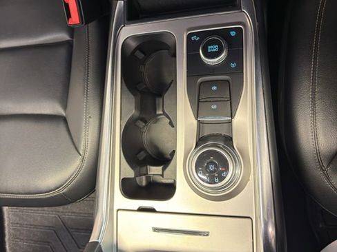 Used 2020 Ford Explorer XLT w/ Equipment Group 202A image 18