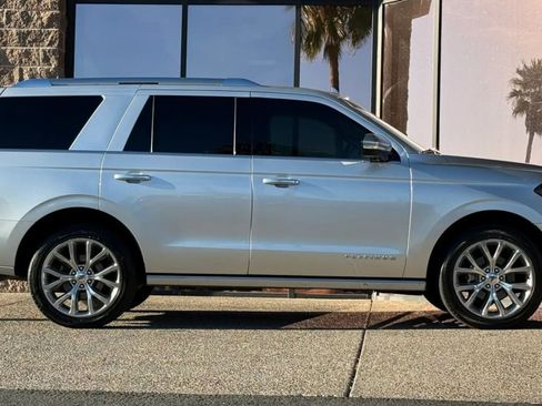 Used 2019 Ford Expedition Platinum image 16