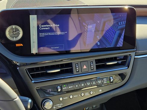 New 2025 Lexus ES 300h w/ Premium Package image 12