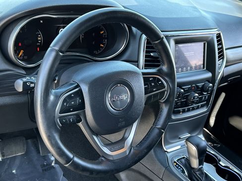 Certified 2021 Jeep Grand Cherokee Laredo image 22