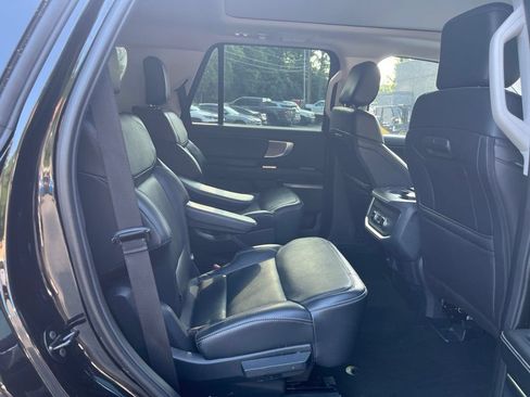 Used 2025 Ford Expedition Platinum AWD/4WD image 24