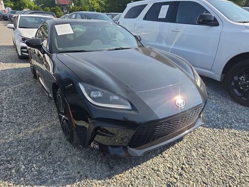 Used 2022 Toyota GR86 RWD image 2