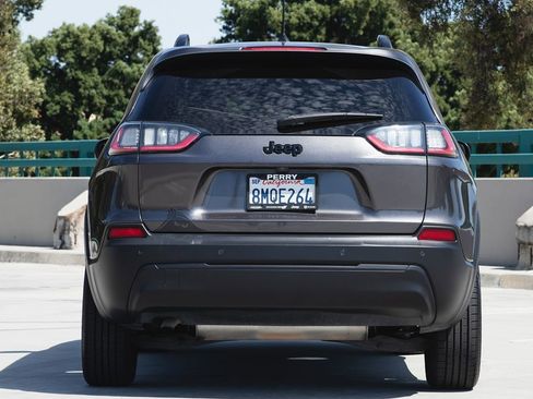 Used 2019 Jeep Cherokee Latitude Plus image 4