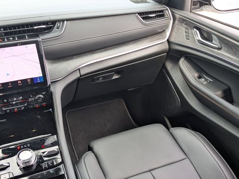 New 2025 Jeep Grand Cherokee Overland w/ Luxury Tech Group IV image 13