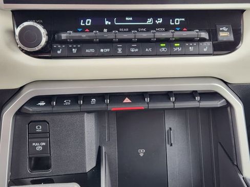 Used 2025 Toyota Sequoia Capstone image 14